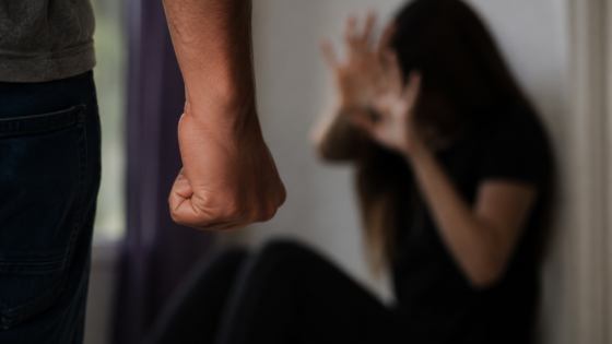 Homem é preso em flagrante por agredir companheira em Araçatuba
