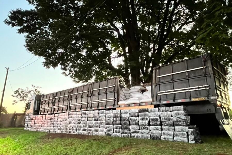 Caminhoneiro é preso com mais de 4 toneladas de maconha