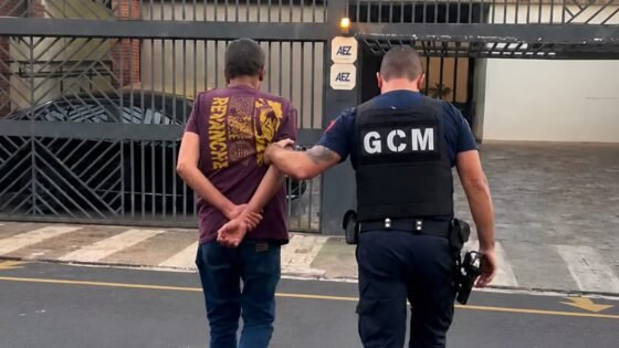 Idoso é preso por importunação sexual dentro de ônibus