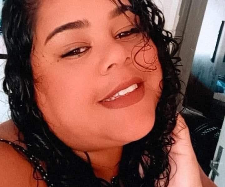 Mulher passou por atendimento médico e foi liberada quatro vezes antes de morrer em casa, diz família