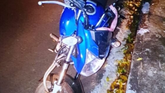 Motociclista fica gravemente ferido após bater em canteiro central em Birigui