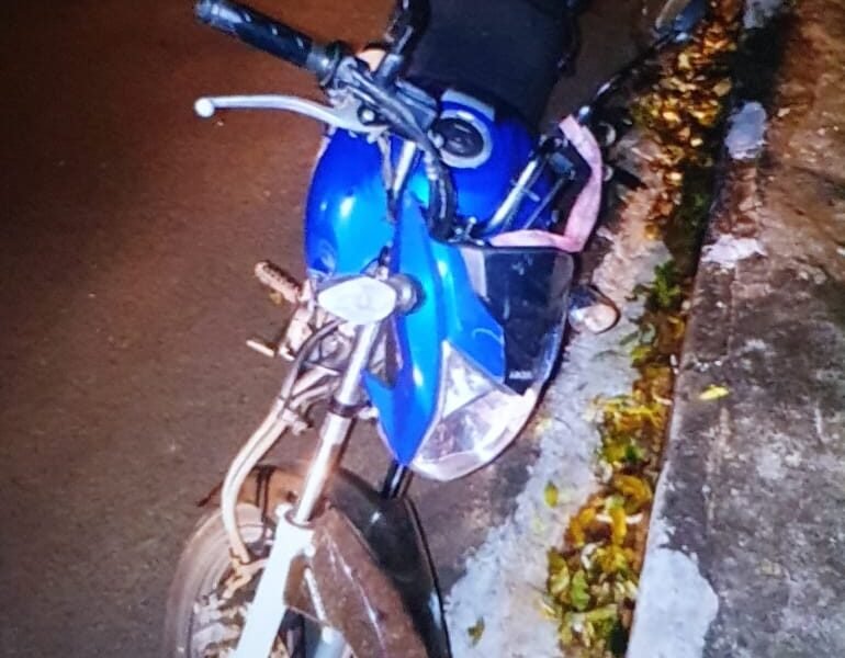 Motociclista fica gravemente ferido após bater em canteiro central em Birigui