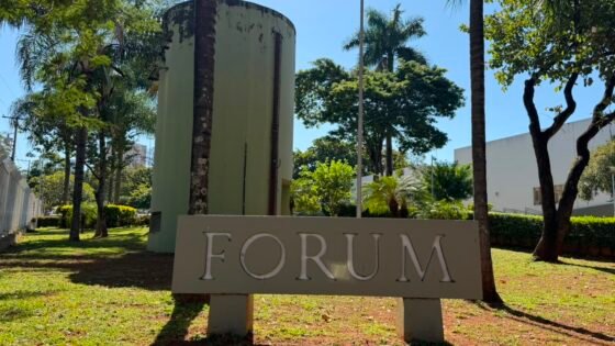 Homem é condenado a 25 anos por matar a mãe a marteladas