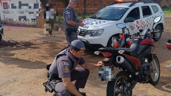 Operação fiscaliza 72 veículos e recolhe quatro por irregularidades