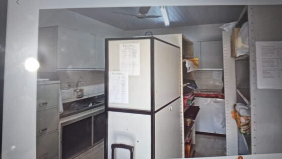 Tribunal de Contas encontra material escolar armazenado em cozinha