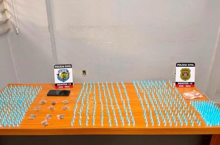 GOE prende auxiliar geral com 660 pinos de cocaína em Araçatuba