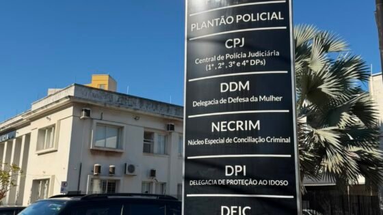 Mulher é detida após confusão e agressões em supermercado