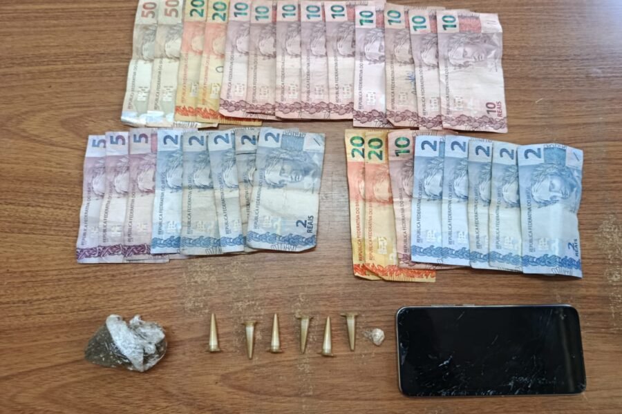 Drogas e dinheiro apreendidos durante ocorrência no bairro Mão Divina em Araçatuba