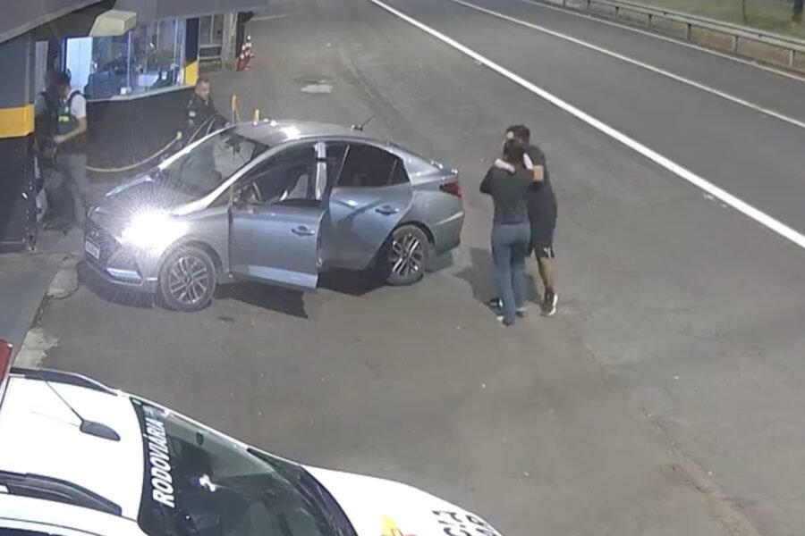 Policiais rodoviários salvam criança de 2 anos engasgada