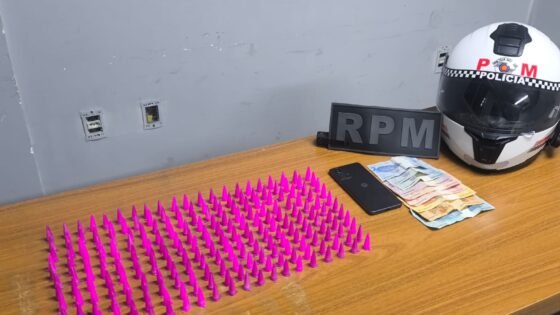 PM prende jovem com mais de 200 pinos de cocaína em Araçatuba