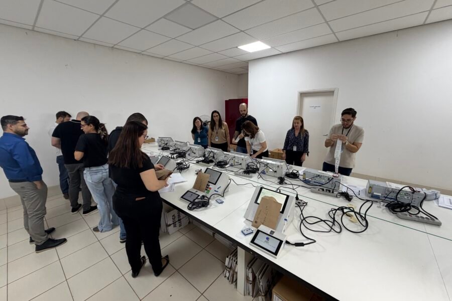 Urnas eletrônicas passam por auditoria antes das eleições em Araçatuba
