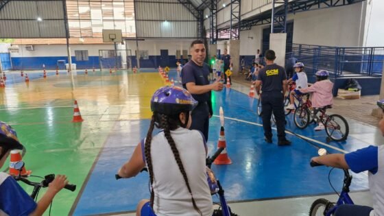 Educação para o trânsito orienta alunos de escolas de Araçatuba