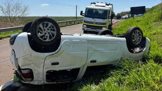 Capotamento deixa um morto e quatro feridos em Buritama