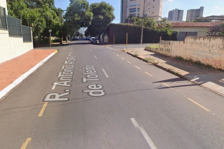 Motorista bate em carro estacionado e é preso em Araçatuba