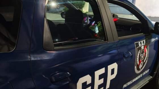 Motociclista é preso após fugir do GEP com placa adulterada
