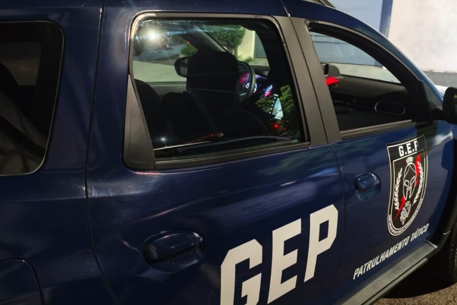 Motociclista é preso após fugir do GEP com placa adulterada