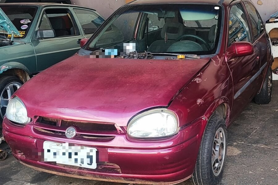 PM recupera veículo furtado em oficina de Araçatuba